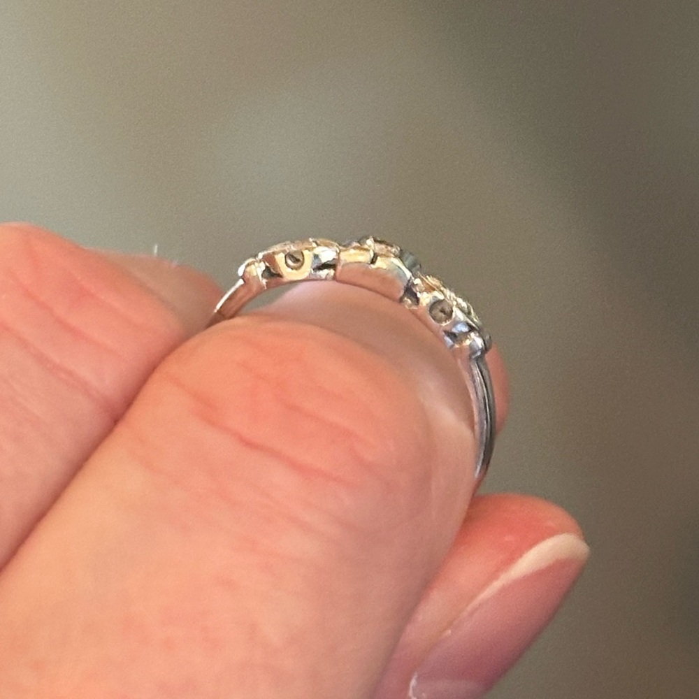 Antique 18K White Gold Diamond Ring Size 6.25 - Picture 11 of 14